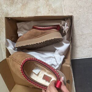 ***NEW UGG WOMENS SLIPPERS EXCELLENT PERFECT CONDITION